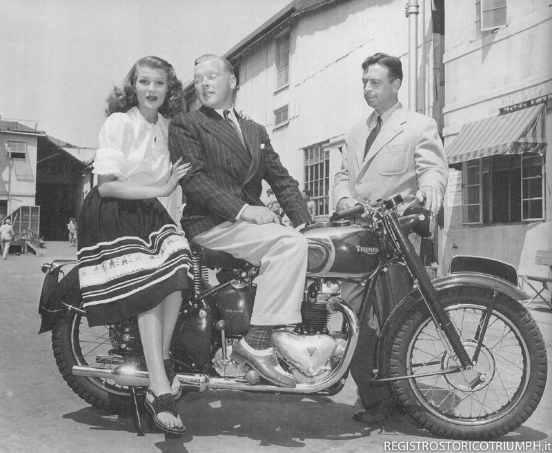 Edward Turner con Rita Hayworth e Bill Johnson della JoMo