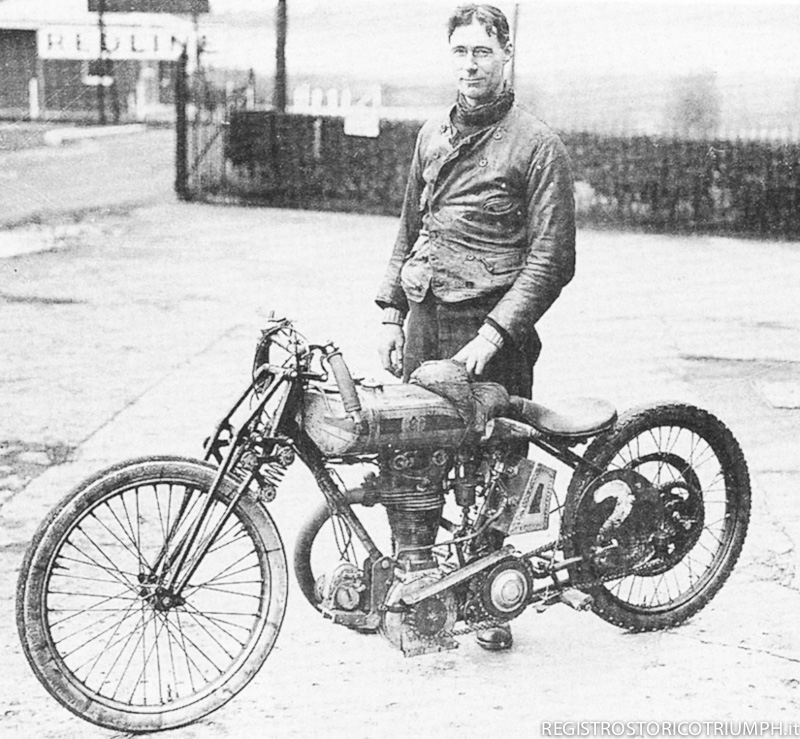 Fine anni '20 - Victor E. Horsman e la sua Triumph da corsa modificata in "casa"