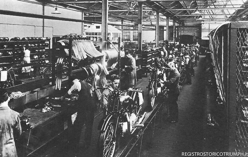 1939 - Linea assemblaggio Triumph (Coventry) con le Speed Twin in costruzione