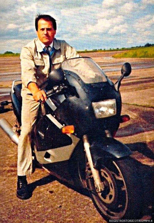 1990 - Gary McDonnel in sella ad una Trophy 900 preserie