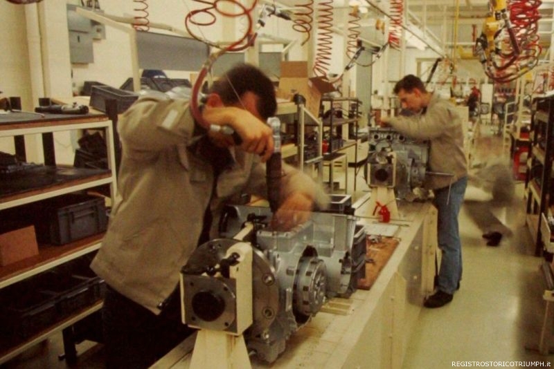 1990 - Triumph Factory T1 (Montaggio motori)