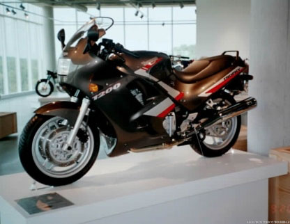 1991 - Trophy 1200: La prima moto scesa dalla linea di produzione