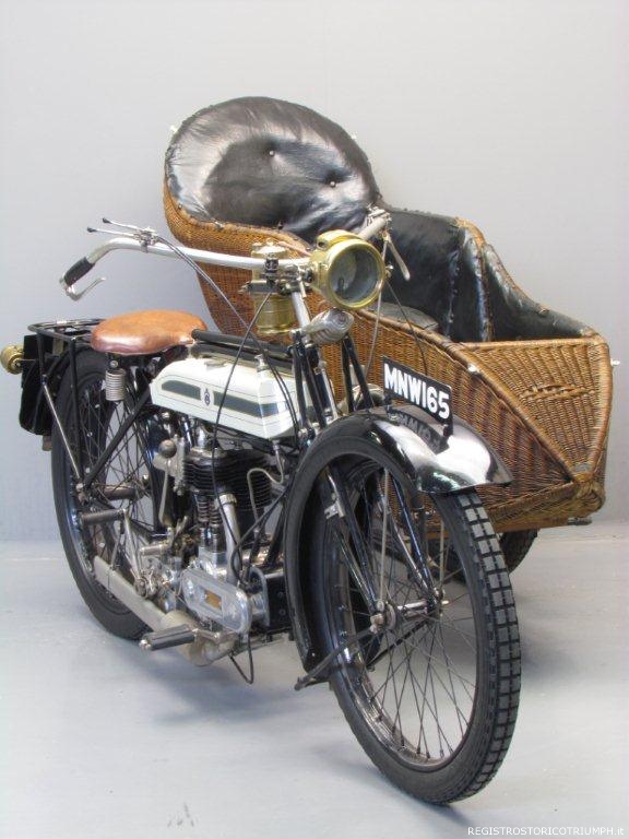 1917 - Triumph Model H con sidecar “Wolbrown”,